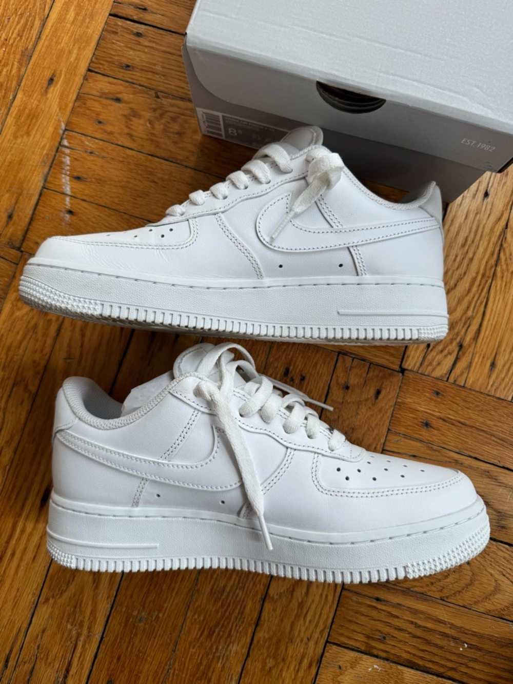 Worn Once! Woman 8.5 Nike AIR Force 1-  WORN ONCE - Picture 7 of 11